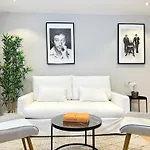 Eiffel Tower - Premium Apartment For 4